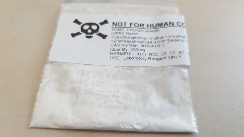 Fichier:Etizolam-poudre.jpg