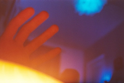 Une lampe devant une lampe