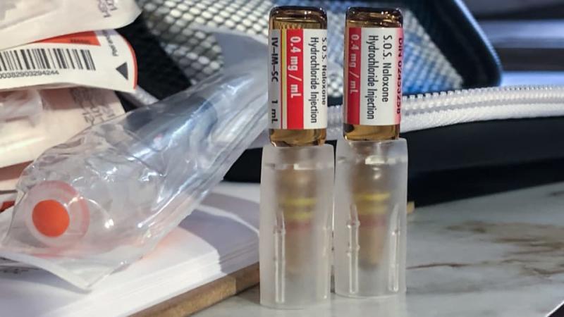 /forum/uploads/images/1541/trousse-naloxone-generique-opioides-surdose-ant1.jpg