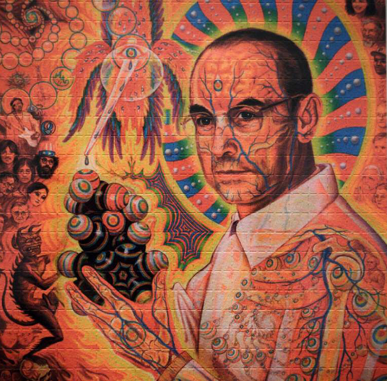Portrait du chimiste Albert Hofmann imprimé sur des buvards de LSD, lors d’une exposition