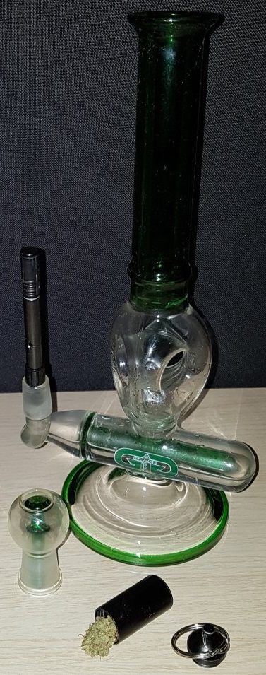 Dynavap M sur pipe à eau Dynavap M sur pipe à eau