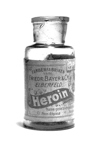 /forum/uploads/images/1555/330px-bayer_heroin_bottle.jpg
