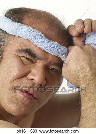 /forum/uploads/images/1582/mature-man-tying-a-blue-towel-around-stock-imag.jpg