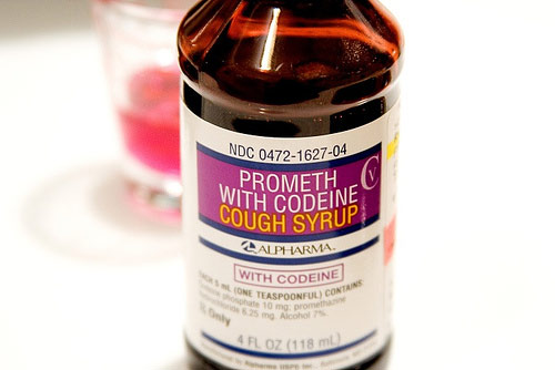 Fichier:Syrup-codeine-bottle-purple-drank.jpg