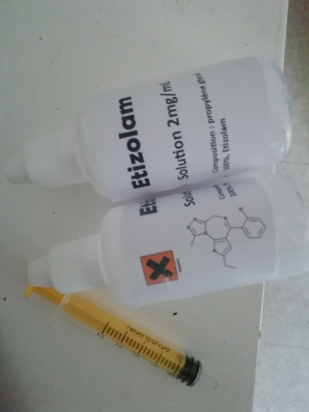 Fichier:Etizolam-propylene-glycol.jpg