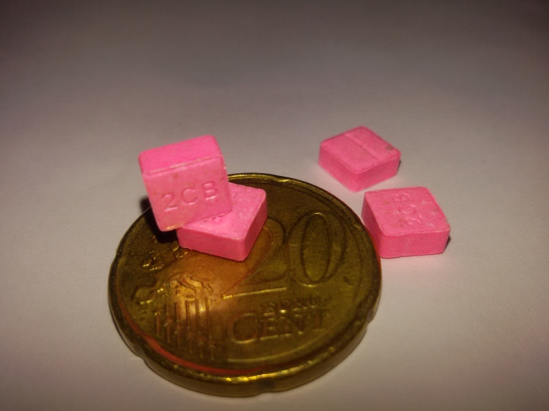 Fichier:2C-B cachet rose 20mg.jpg