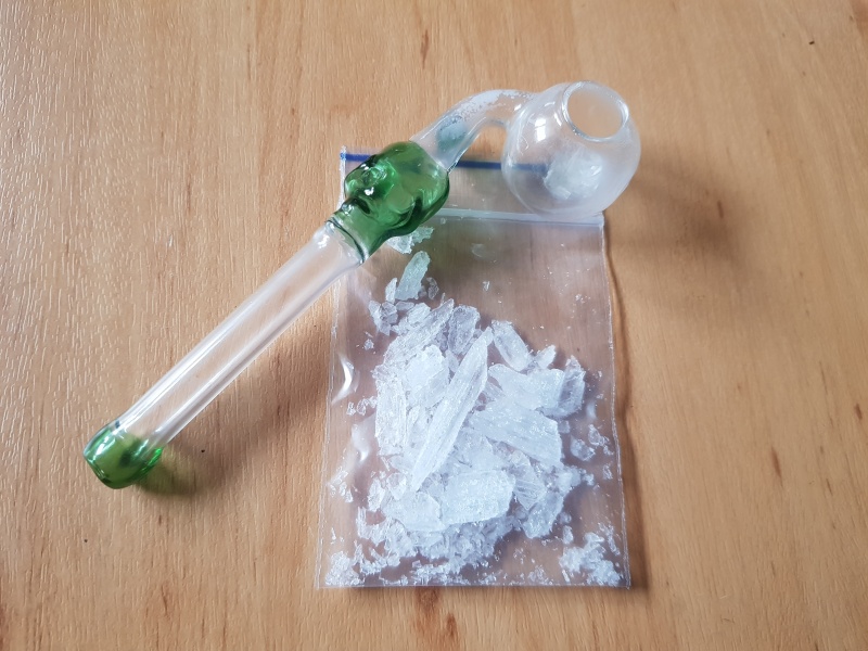 Fichier:Methaphetamine-et-pipe2.jpg